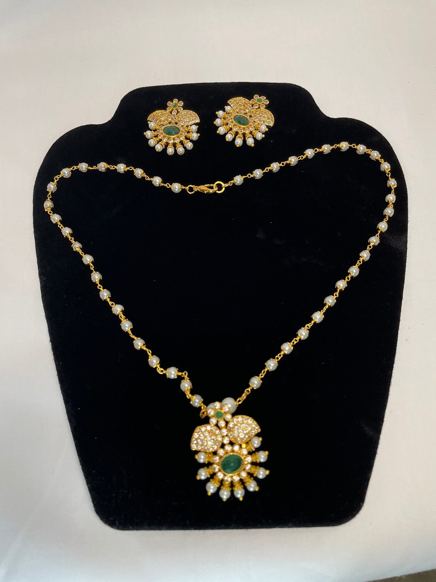 Regal Radiance Necklace with Earrings